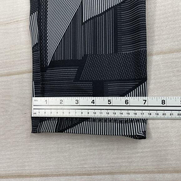 Danskin Now Womens L 12-14 Geometric Print Capri Leggings Athletic Workout - Picture 8 of 13